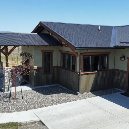 Modern Dog Friendly Paradise Valley Home near Yellowstone NP & Chico Hot Springs