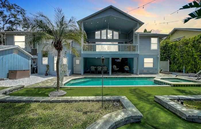 Amenity Paradise! Theater, Game-room, Mini Golf, Outdoor Bowling & Hot Tub!