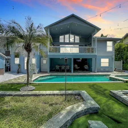 Amenity Paradise! Theater, Game-room, Mini Golf, Outdoor Bowling & Hot Tub!