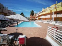 Luxurious apartment with sea view, swimming pool, private solarium, and 30 glowing reviews - Ocean View