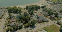 THE CLASSIC OCEAN BEACH HOUSE: 6 QUEEN 1 SOFA BED - Homestays