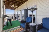 Modern Condo at 11mm in Sunrise w/ PWC & Boat Slip