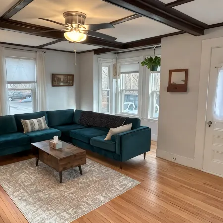 Cozy two bedroom house in the heart of Gloucester