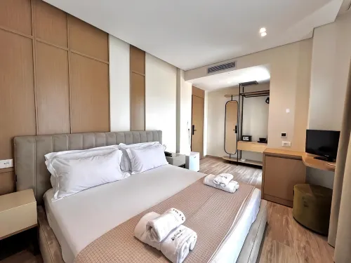 Avenue Hotel