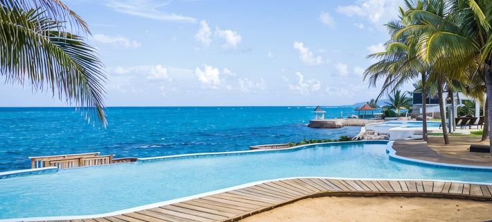 Ocean Front Luxury 2/2 in Whispering Seas Hotels in Tower Isle