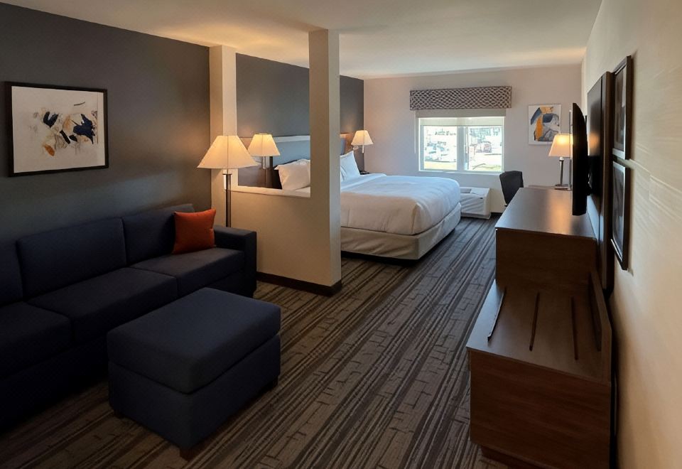 Comfort Inn & Suites - Housity