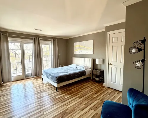 Gorgeous Chateau/House on 1.5 acres - in Annandale Center/ mins to Washington DC Hotels in Mason