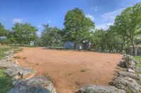 Cactus Flower Treehouse-Pet Friendly-Hill Country Views! - 4-Star