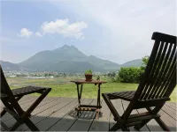Yufuin Onsen Toshoan - Bergblick
