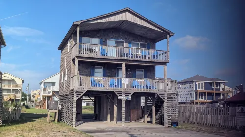 Semi-Oceanfront Gem in the Heart of Kdh - Steps to Beach, Dining & Dog Friendly! - โฮมสเตย์