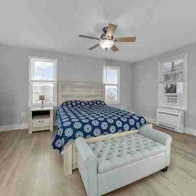 Great condo 2.5 blocks from the boardwalk very clean with upgraded appliances Rooms