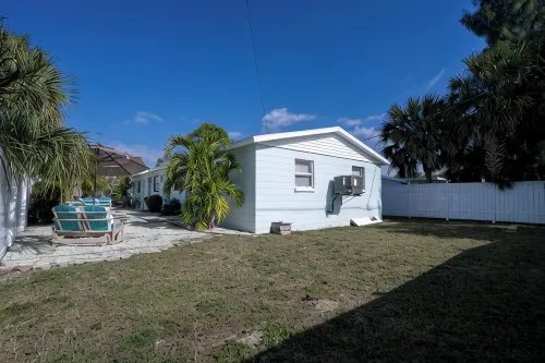 Crystal Sands Beach House II at Indian Rocks Beach - Apartments