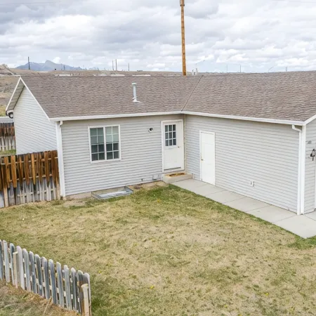 Clean, Modern! 3 Bedrooms, River, Downtown