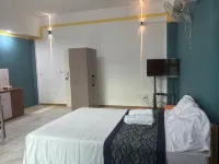 Studio Sleeps 2 with Free Parking - parking