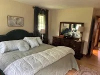 Spacious 4-BR House Close to Everything in Christiansburg, Blacksburg & Radford - Homestays