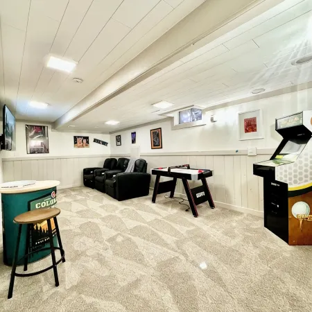 Homebase 4BR/3BA, Park, Fire-pit, Gym Equip, Theatre, Kids Room, Arcade, AC