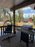 Cabin Retreat with Hot Tub, Telescope, Games & Fire Pit -Near Duck Creek Village