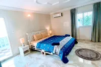 La Siesta Abidjan-Charming 2-bedroom Split-Mezzanine level apartment; WiFi-AC. - 2-نجوم