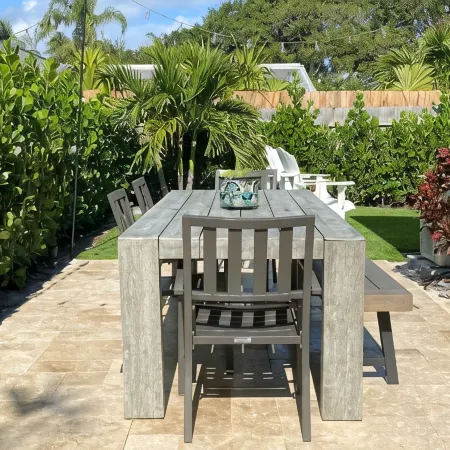 Modern Oasis, Steps to Ave, Heated Pool + Hot Tub, Beach Membership, Mini Golf