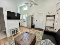 Cozy Cody Getaway - Kitchenette