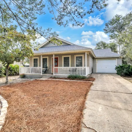 Beautiful Beach Cottage! West End!  3 Blks to Beach! Front & Back Porch! Save $$