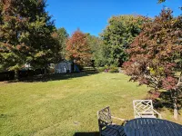 Family friendly in Hampton with huge yard, dog park, and 2 blocks from the bay