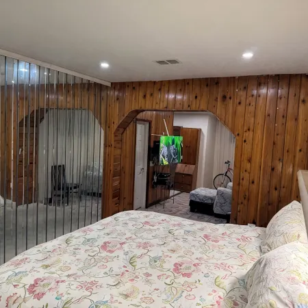 Chic studio with WiFi and AC in vibrant Miami between the 2 hardrocks