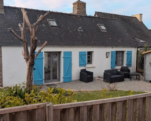 Ty Feunteun - Breton cottage 5 minutes' walk from the beach Hoteles en Porspoder