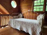 As the River Flows-a Rustic River Retreat - Hytter
