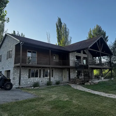 Cozy cabin with AC, Wi-Fi and view of Bear Lake in charming Fish Haven, Idaho