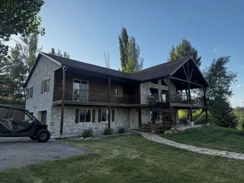 Cozy cabin with AC, Wi-Fi and view of Bear Lake in charming Fish Haven, Idaho