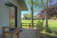 Luxury Home on Blue Ribbon Madison River and steps away from downtown Ennis, MT. - WiFi