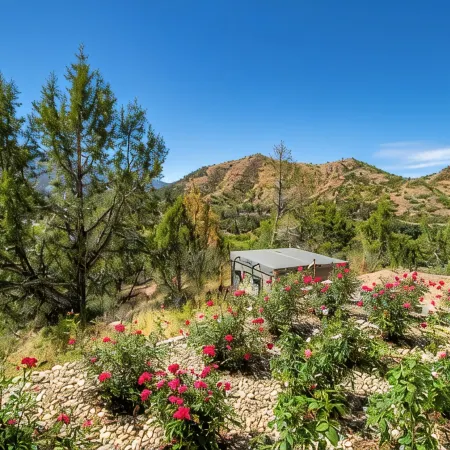 2-bedroom apartment in charming Glenwood Springs with Hot Tub, AC and Heating.