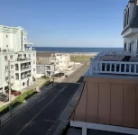 Steps to the Beach!!! Luxury all over 2-bedroom 2 Bath in Wildwood Crest - Homestays