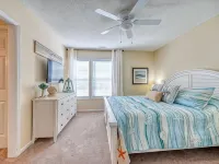 Surf City Off Island Retreat! 2.5 mi to beach - Flexible booking days! Hotéis em Pender County
