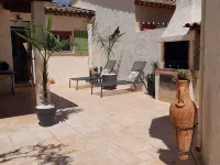 House with swimming pool in a village between Cannes and Grasse on the mimosa road 佩戈馬住宿飯店