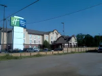 Holiday Inn Express & Suites GREENVILLE by IHG - Parking