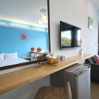 Ktzyx Hotels near White Sand Beach
