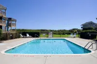 End Unit Oceanfront Condo 2 Min to Beach 1.5 if You Run That View Though!!! - プール