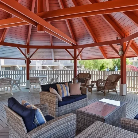 Oceanfront 3Br Condo. Visit Hyannis for Your Cape Holiday! 1600 sq ft Home!