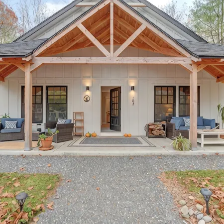 Secluded Coastal Home and Cottage: Peaceful Nature Escape 3 Minutes to the Beach