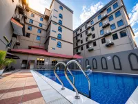 The Grand Puteri Hotel - Pools