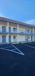 Travel Inn & Suite - parking