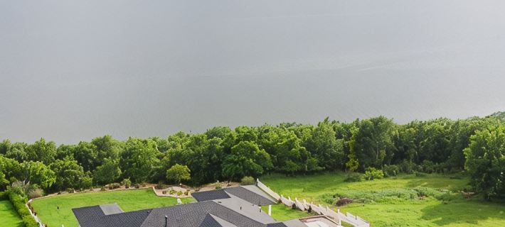 Lakehouse with private pool Hotels in Osage County