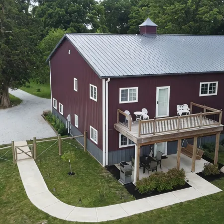 Historic Meadowdale Farm - Barn Stay in Rural Setting