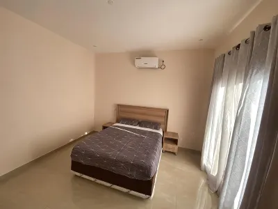 Esther's Apartments Hotel di 
