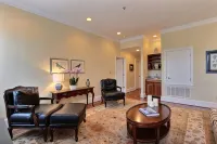 1bd, 1.5ba Historic District and River Front-Walk to Everything!