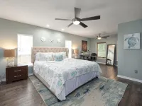 Screened Heated Pool & Hot Tub with Golf Cart - ONE Block to the BEACH! - อ่างจากุชชี่