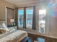 Waterfront family home on Smith Lake - 3-Star