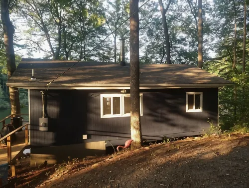 The Cabin at the Lake - 3 tähden